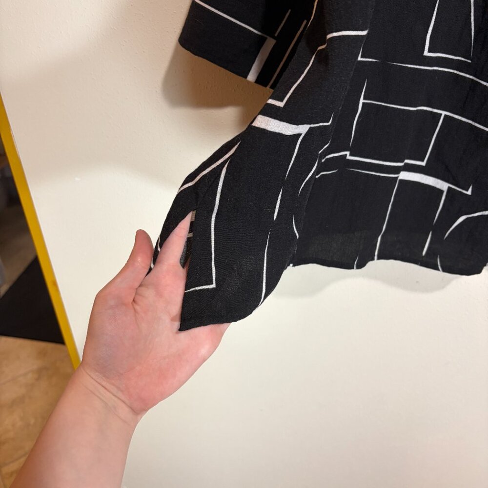 Ali Miles Black Button Down Abstract Geometric Print Pattern Artsy Top Blouse - Picture 14 of 14